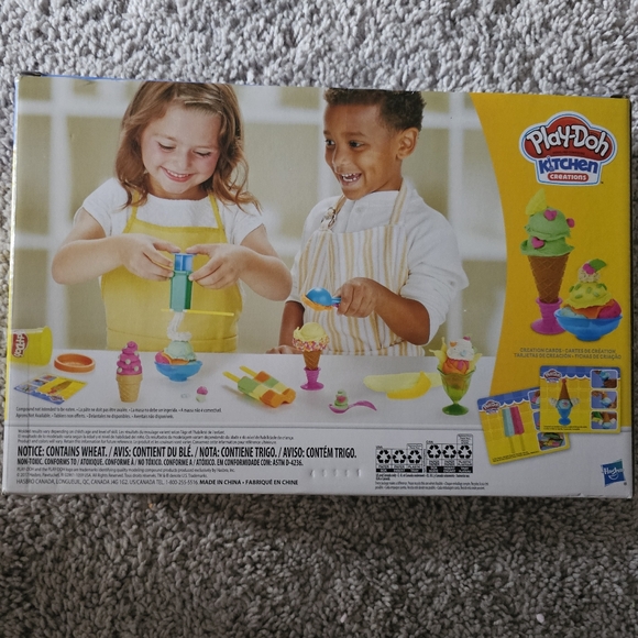 *SOLD* Play-Doh Kitchen Creations Ice Cream Set - Multicolor - Picture 4 of 5